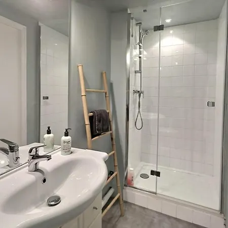 World Proche Gare Et Commerces ~ Mon Groom Apartment